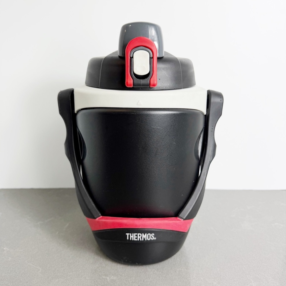 Thermos 64 oz foam insulated hydration travel bottle